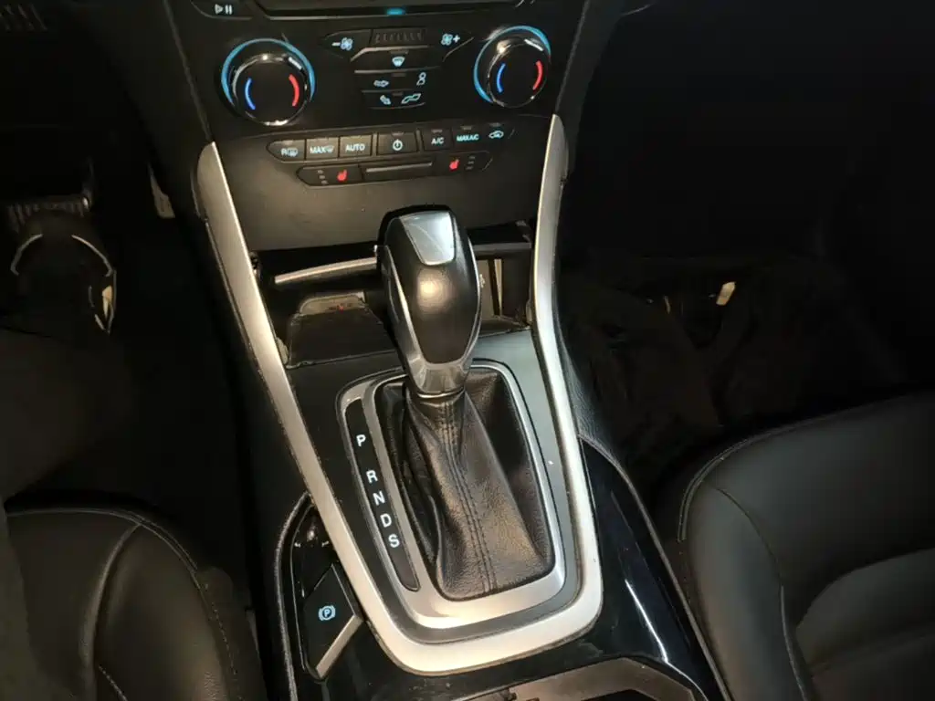 Фото 14 - Ford Edge