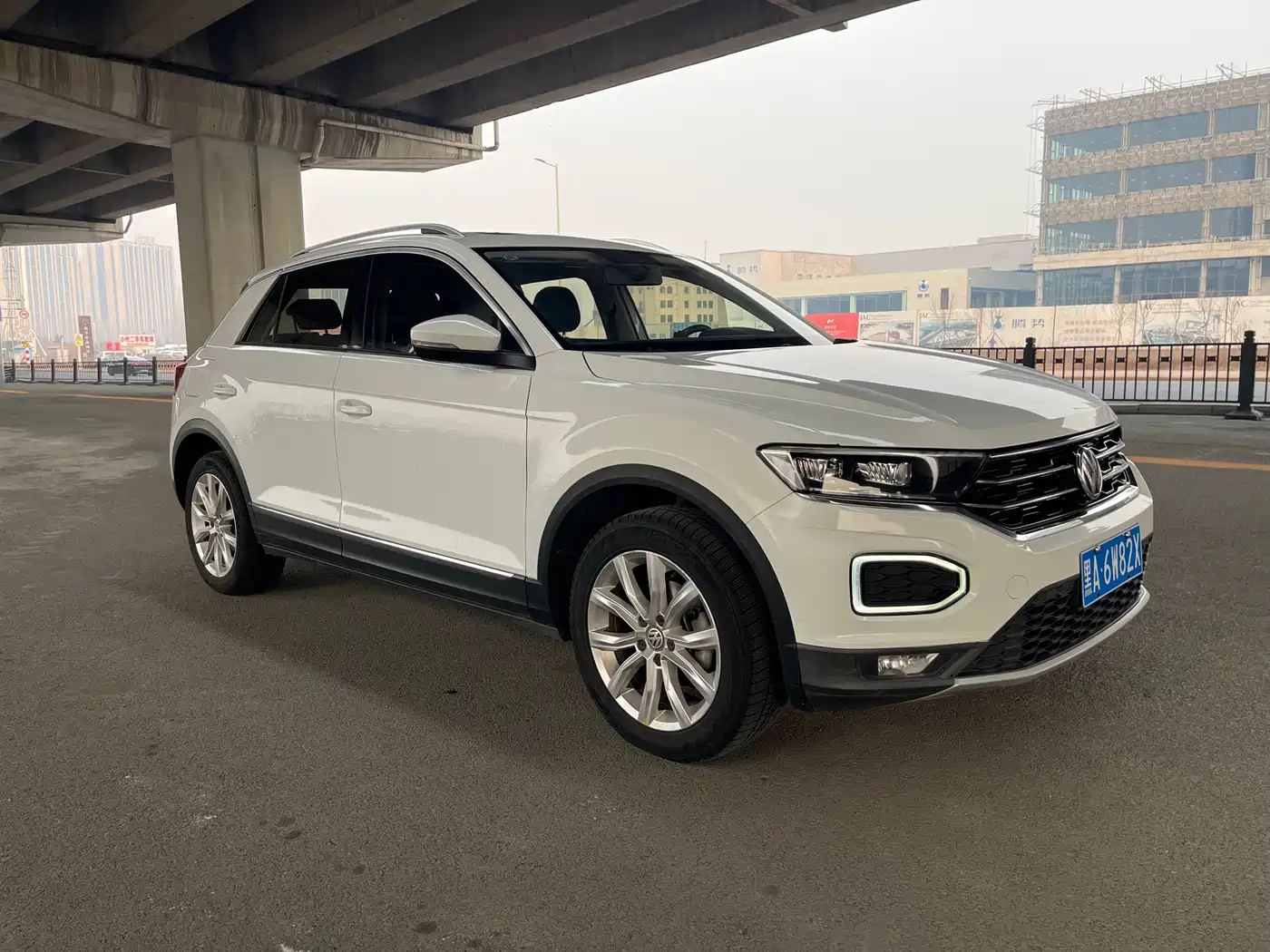 Volkswagen T-ROC 2020 230TSI DSG 2WD Progressive фото 2