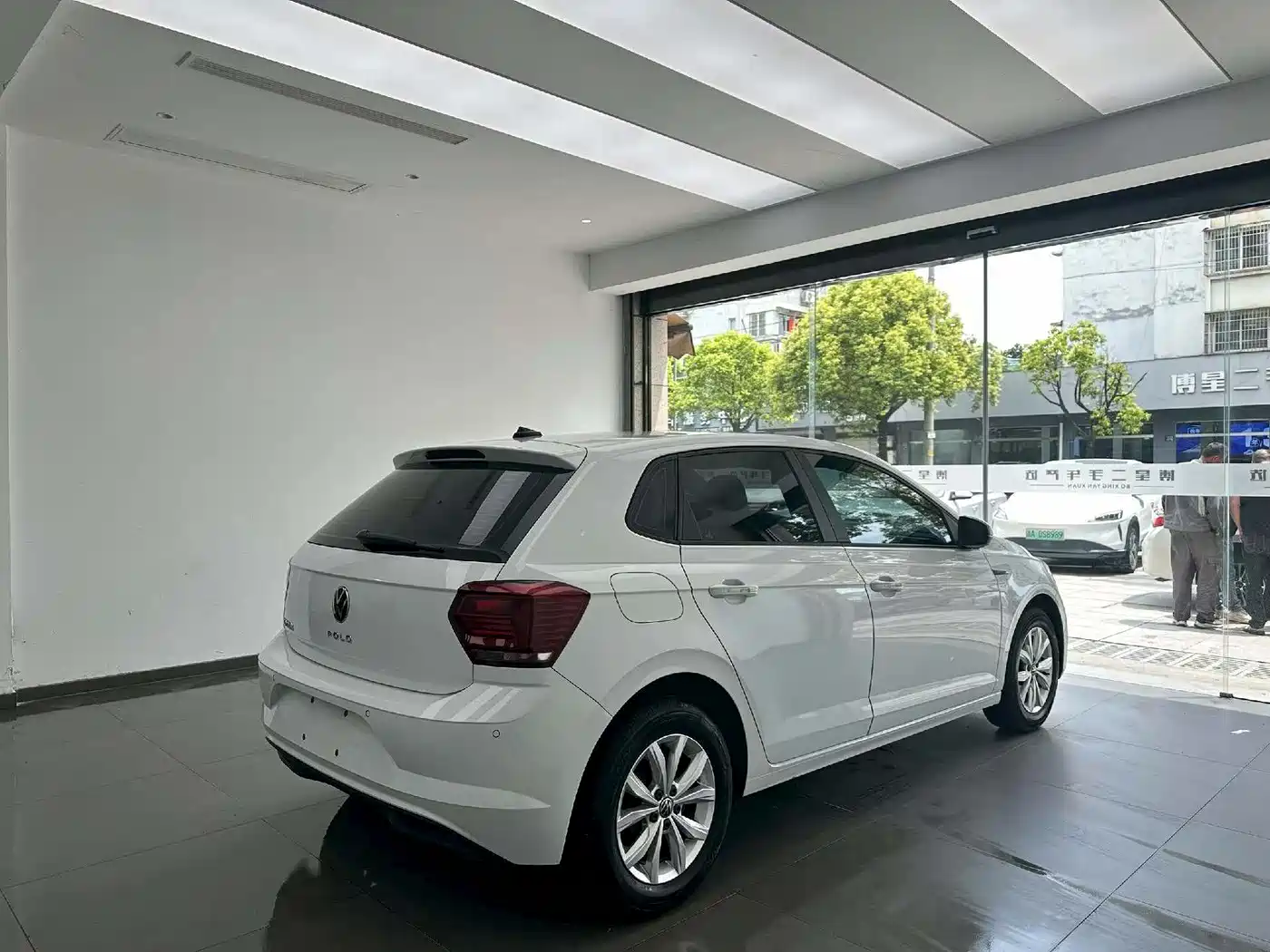 VOLKSWAGEN POLO
