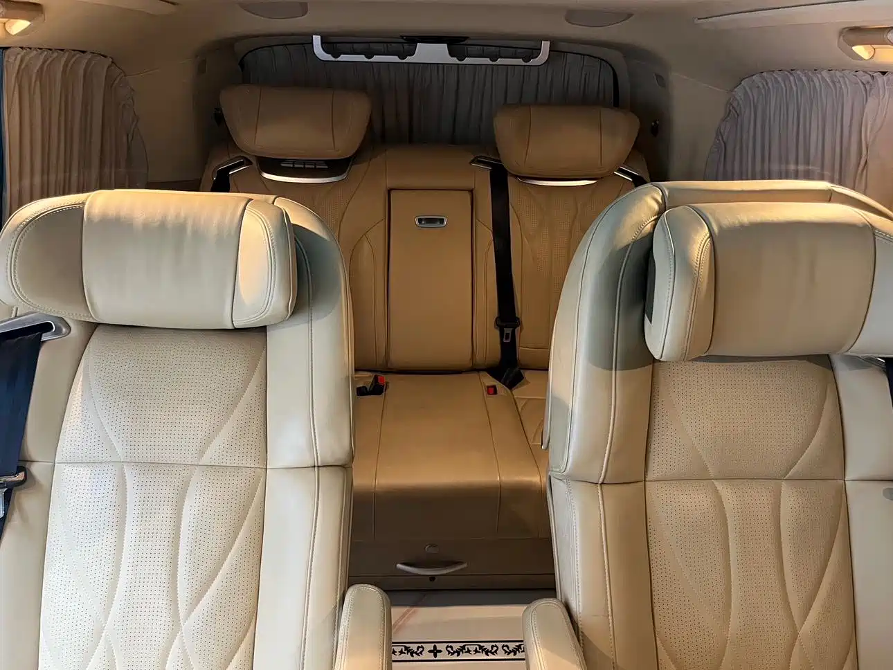 Mercedes-Benz V-Class 2021 V 260 L Long Wheelbase Premium Edition фото 15