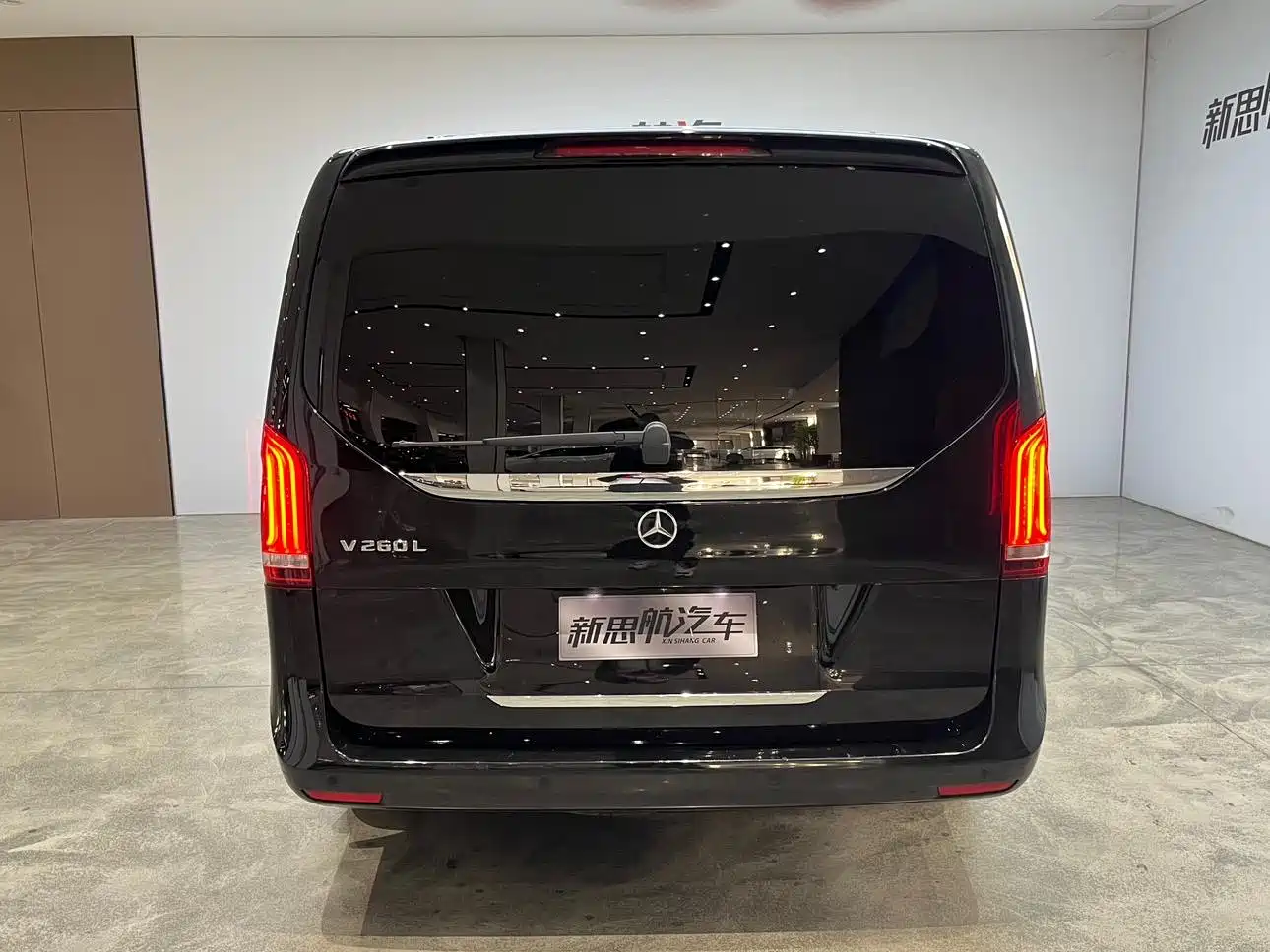 Mercedes-Benz V-Class 2021 V 260 L Long Wheelbase Premium Edition фото 7