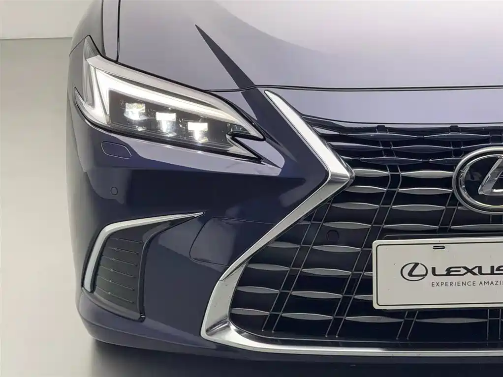 Lexus ES 2025 200 Ultimate Edition фото 17