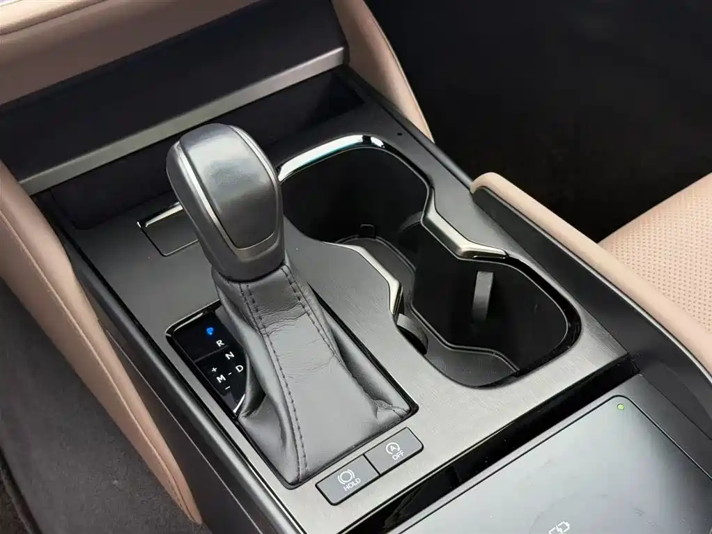 Lexus ES 2025 200 Ultimate Edition фото 7