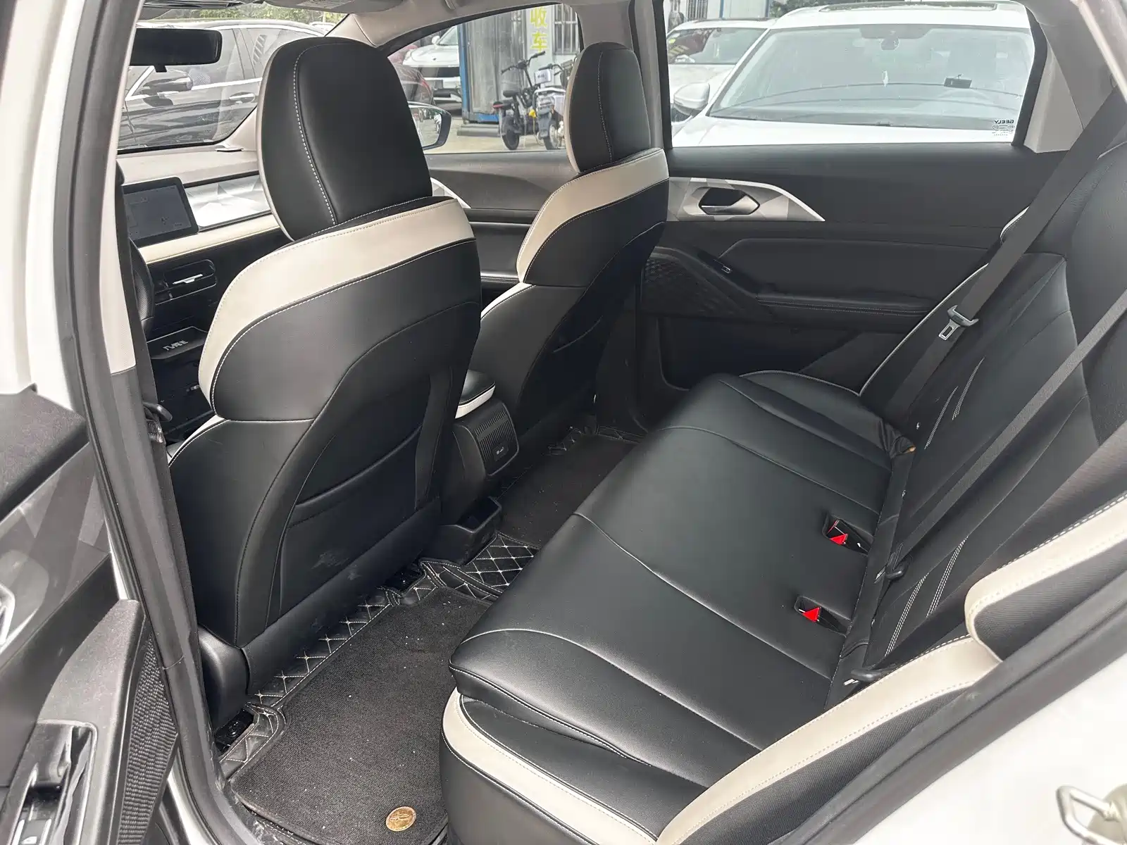 Фото 4 - Geely Geometry E Firefly