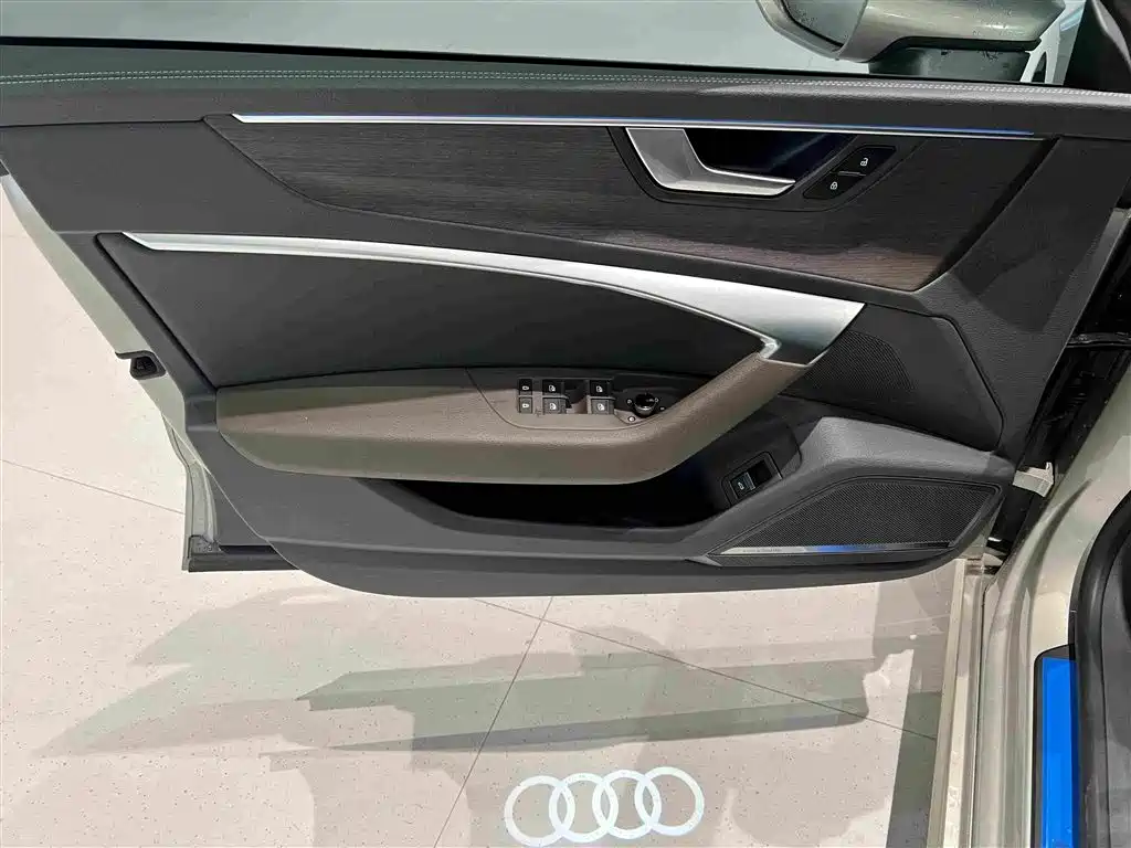 Photo 19 - Audi A7L