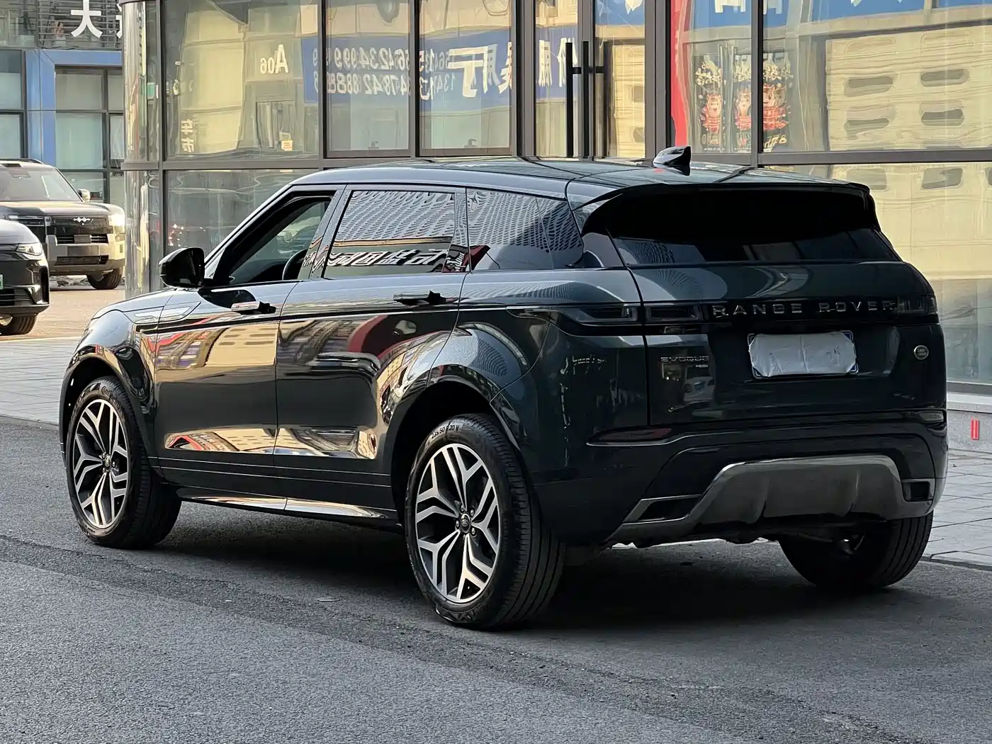 Land Rover Range Rover Evoque 2023 Range Rover Evoque L 249PS Luxury Edition фото 3