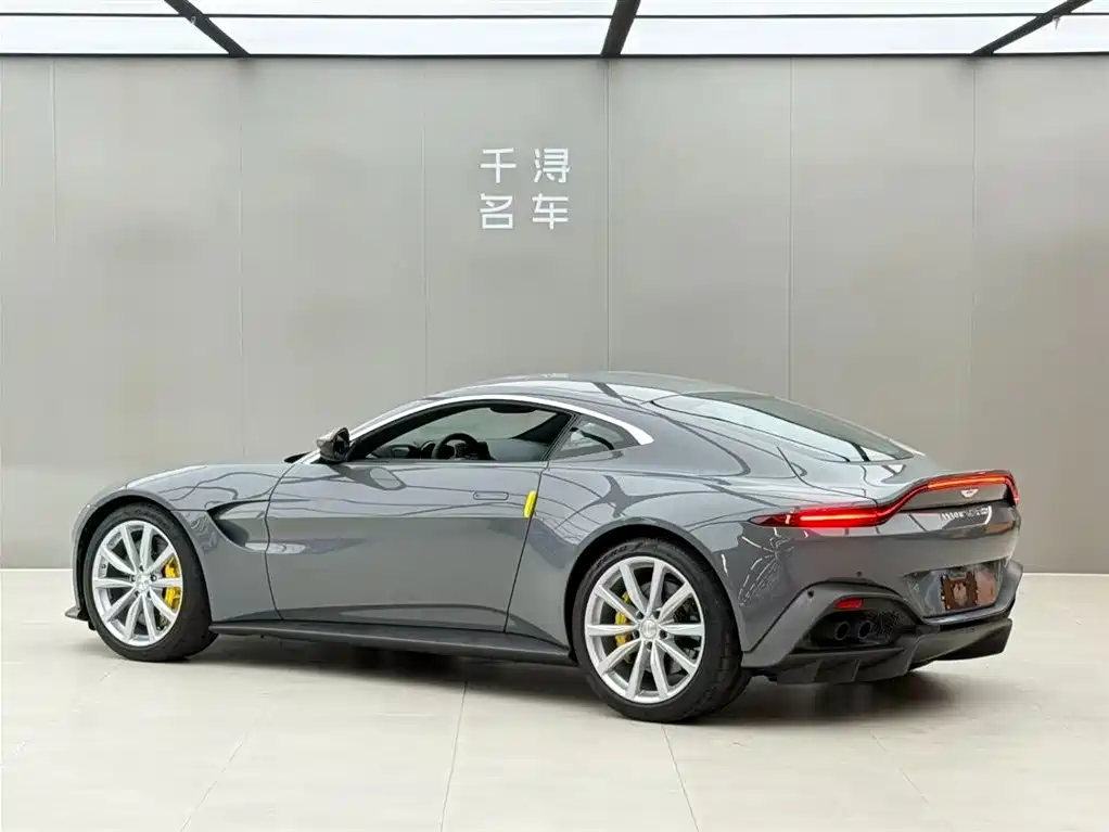 Aston Martin V8 Vantage 2023 2022 4.0T V8 Coupe