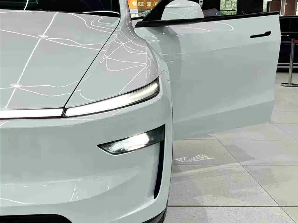 Tesla Model Y 2025 Long Range All-Wheel Drive фото 9