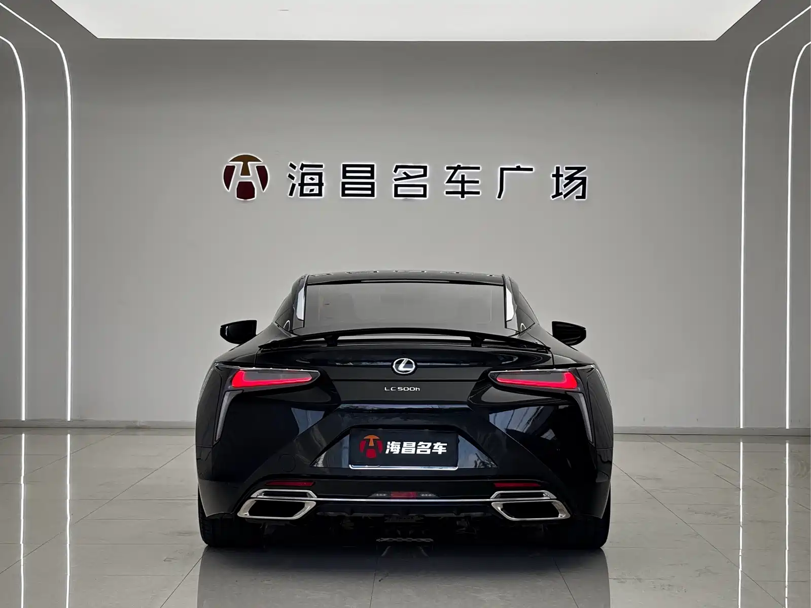 Фото 18 - Lexus LC