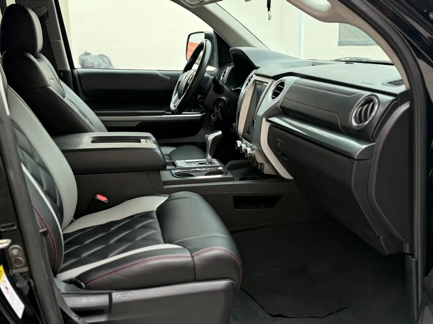 Toyota Tundra 2014 5.7L TRD Pro фото 15