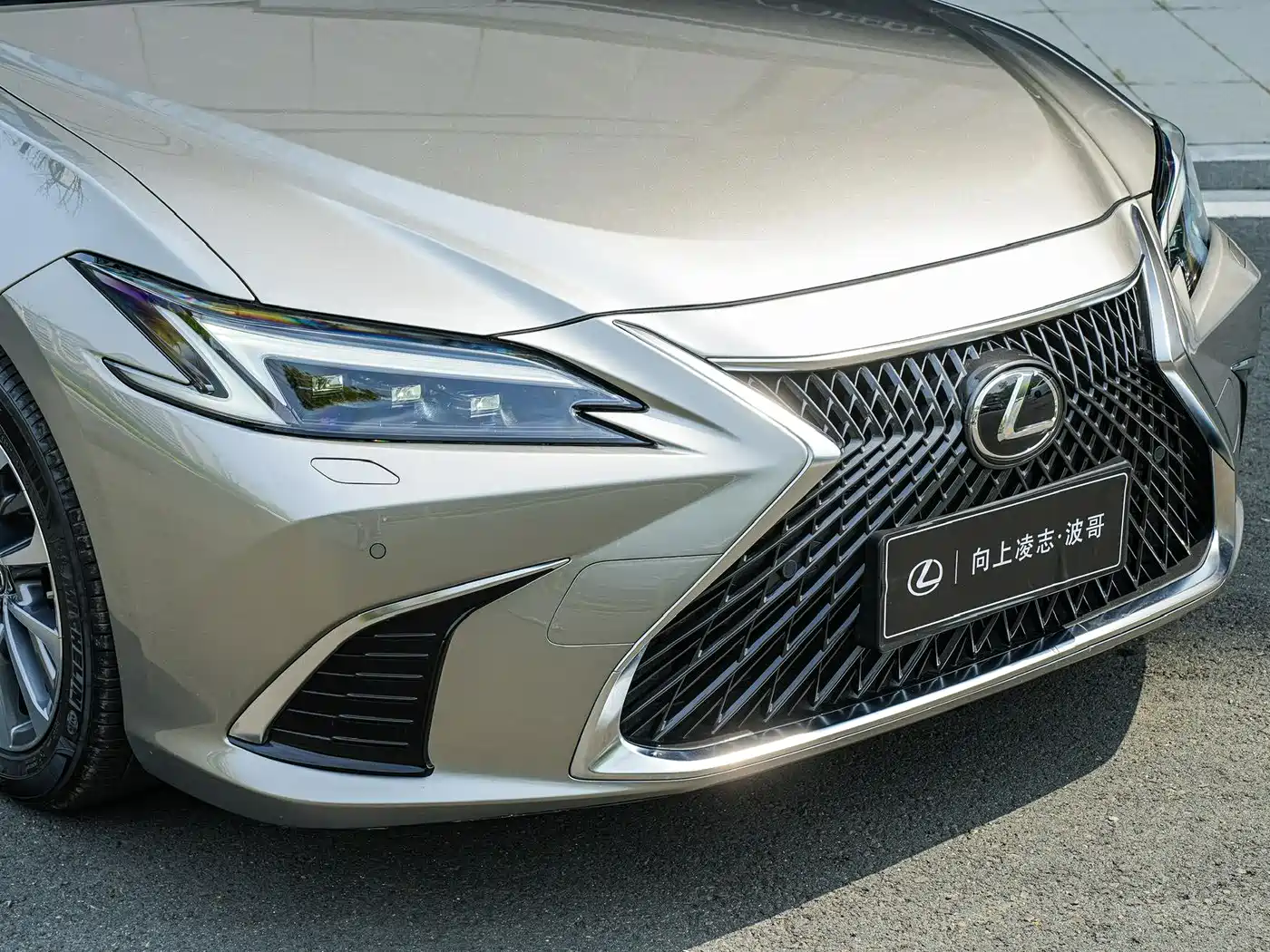 Lexus ES 2025 300h Ultimate Edition фото 9