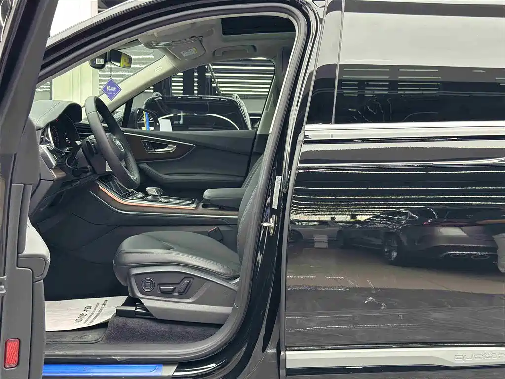 Audi Q7 2023 45 TFSI quattro S line Sport фото 6