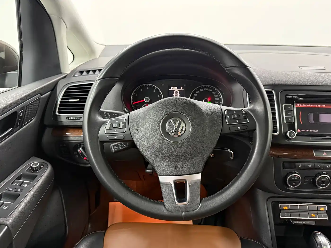 Volkswagen Sharan 2013 1.8TSI Comfort фото 8
