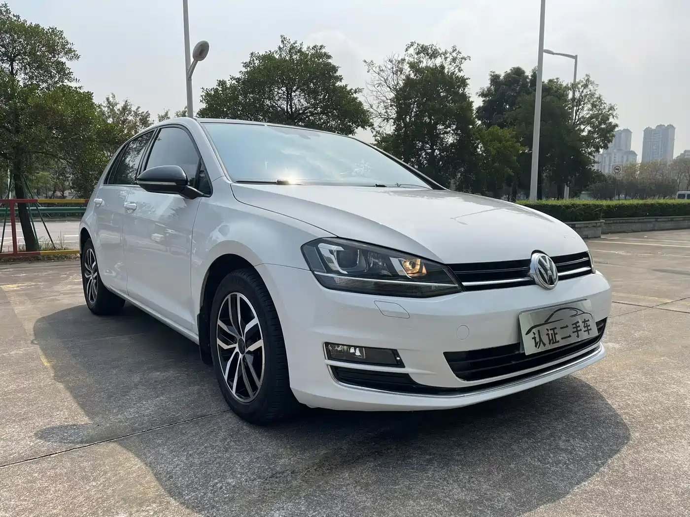 Photo 13 - Volkswagen Golf