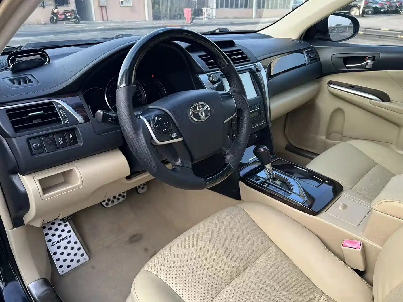 Toyota Camry 2015 2.0G Leading Edition фото 8