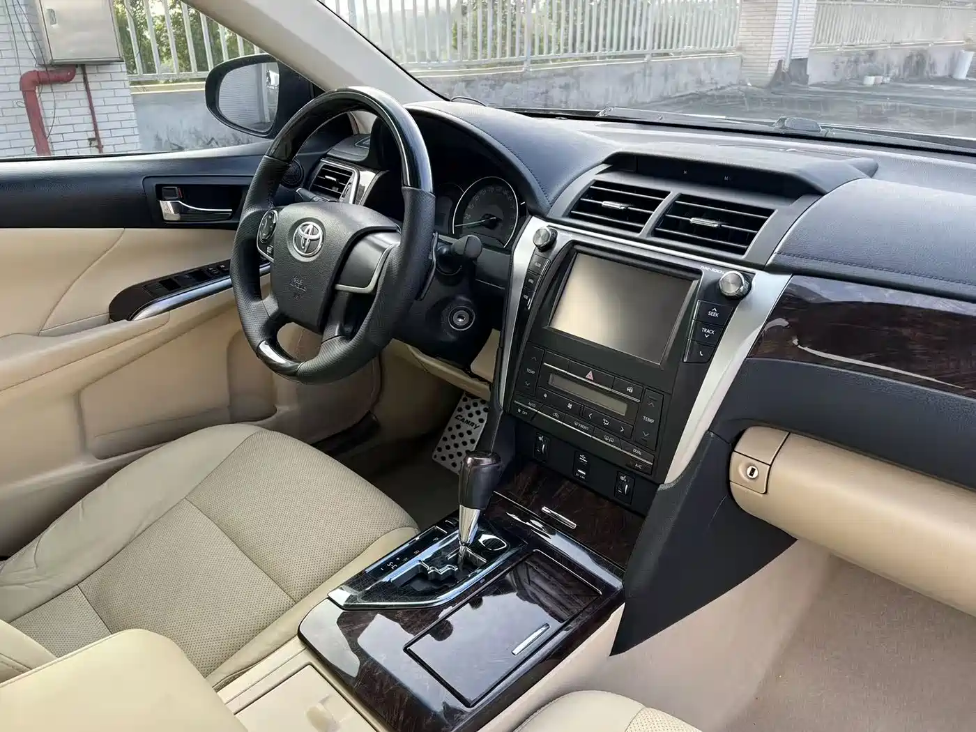 Toyota Camry 2015 2.0G Leading Edition фото 10