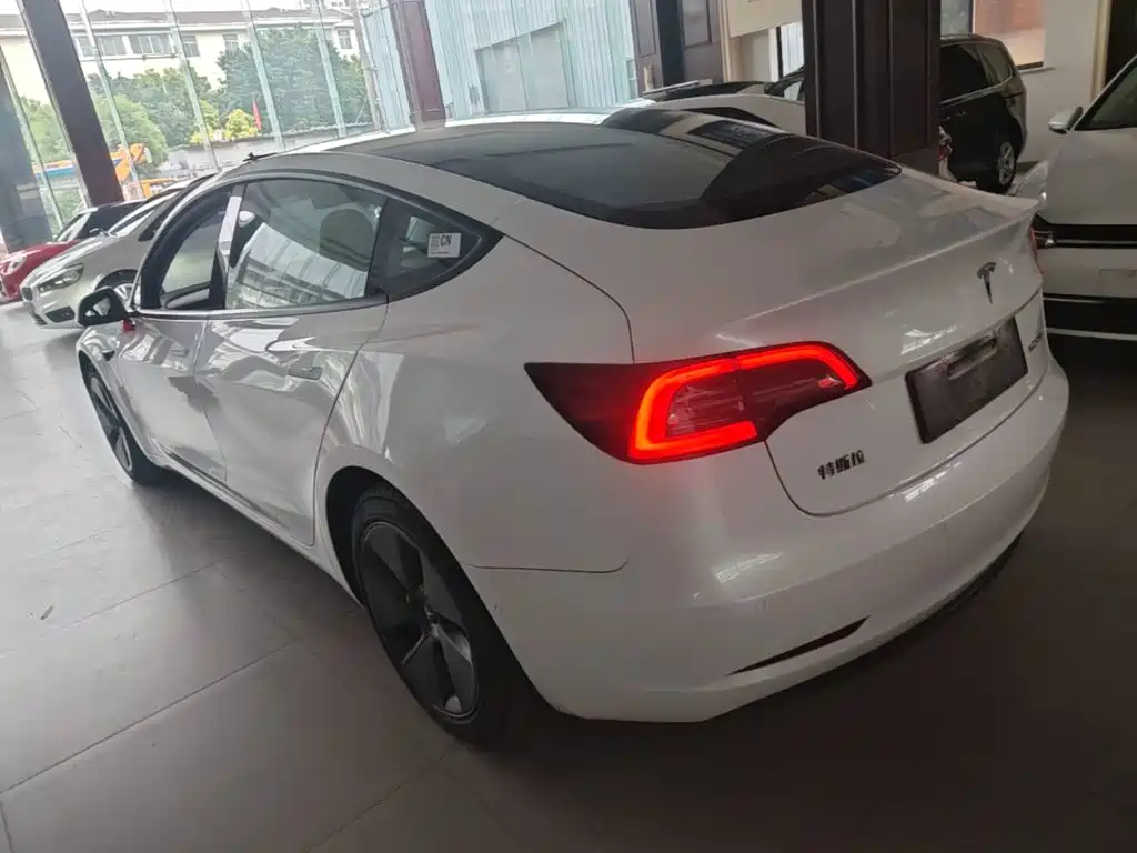 Фото 5 - Tesla Model 3