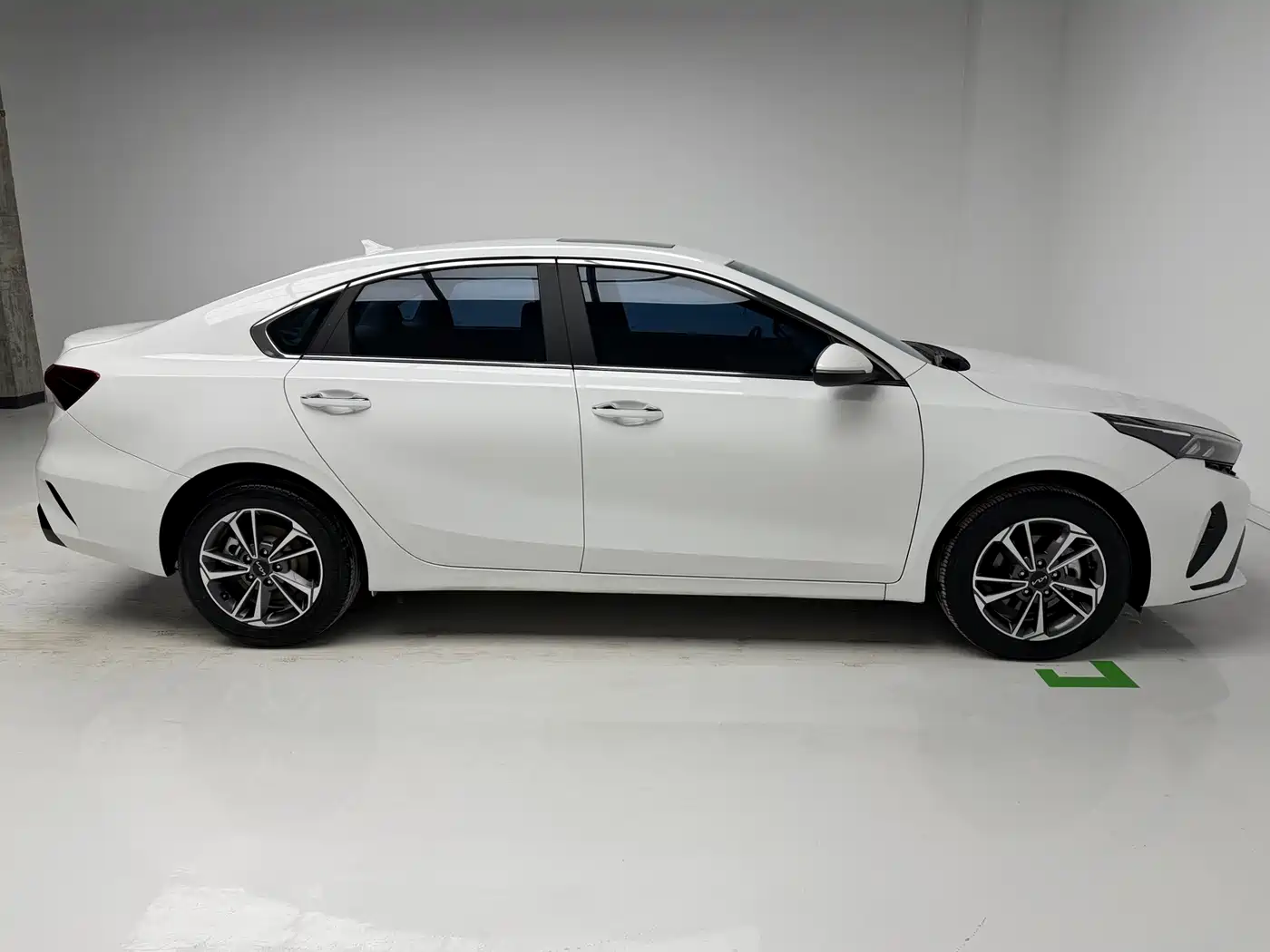 Kia K3 2023 Model 1.5L CVT Luxury Edition фото 9