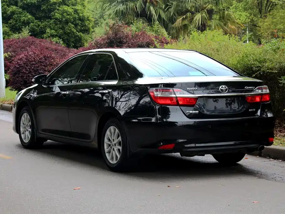 Toyota Camry 2016 2.0G 10th Anniversary Leading Edition фото 5