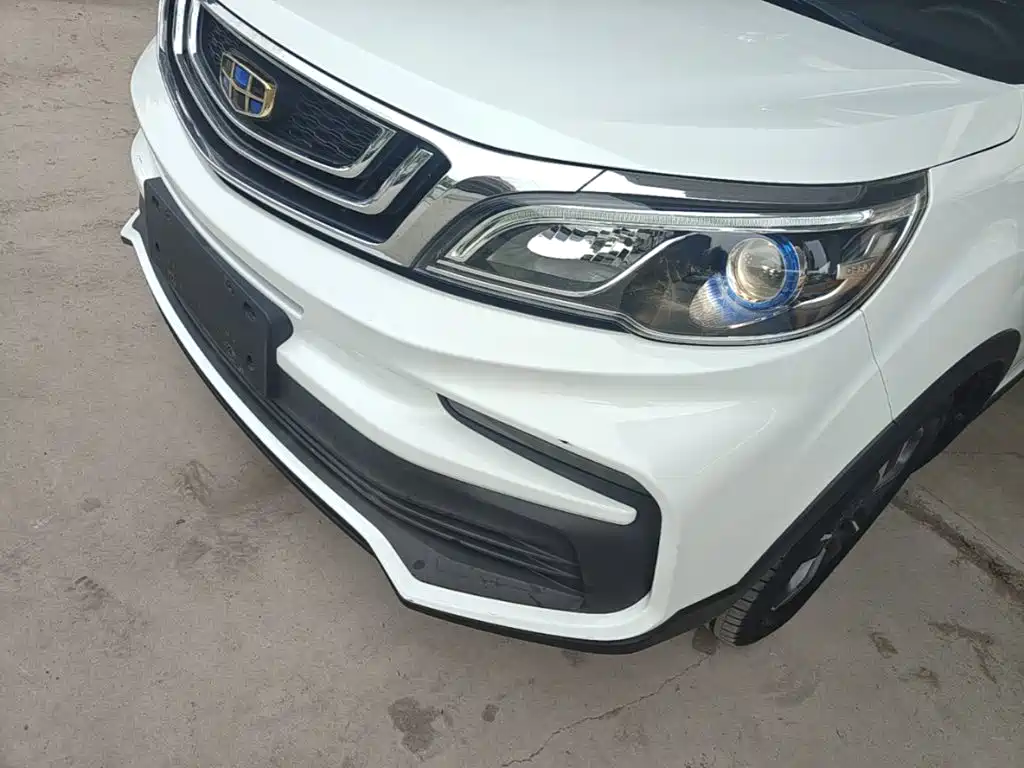 Фото 24 - Geely Vision X3