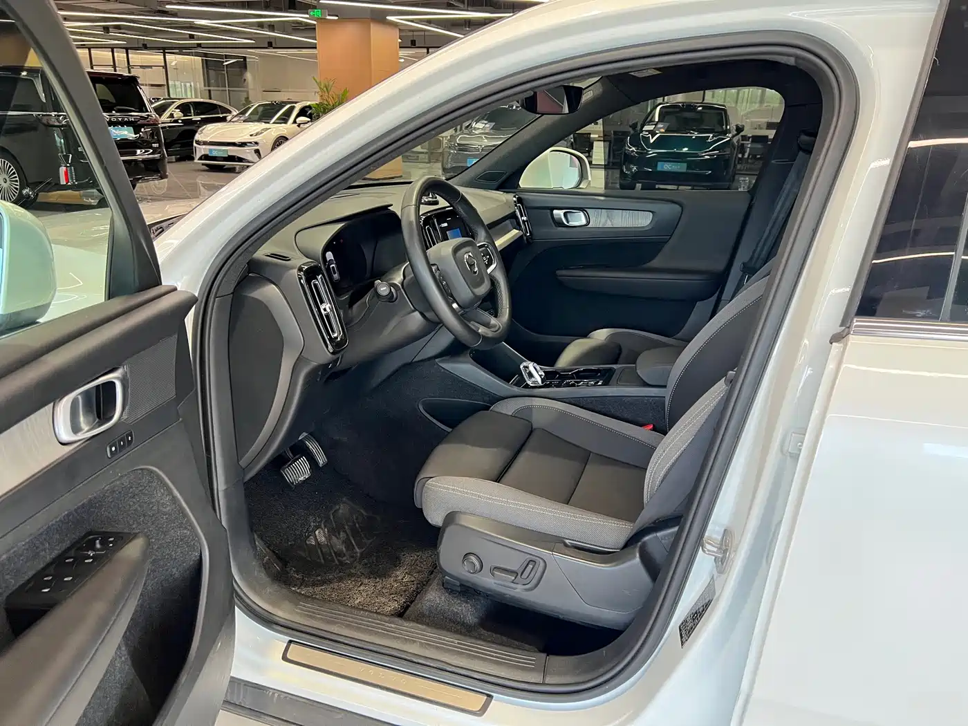Volvo XC40 2024 2024 B3 Smart Elite Luxury Edition
