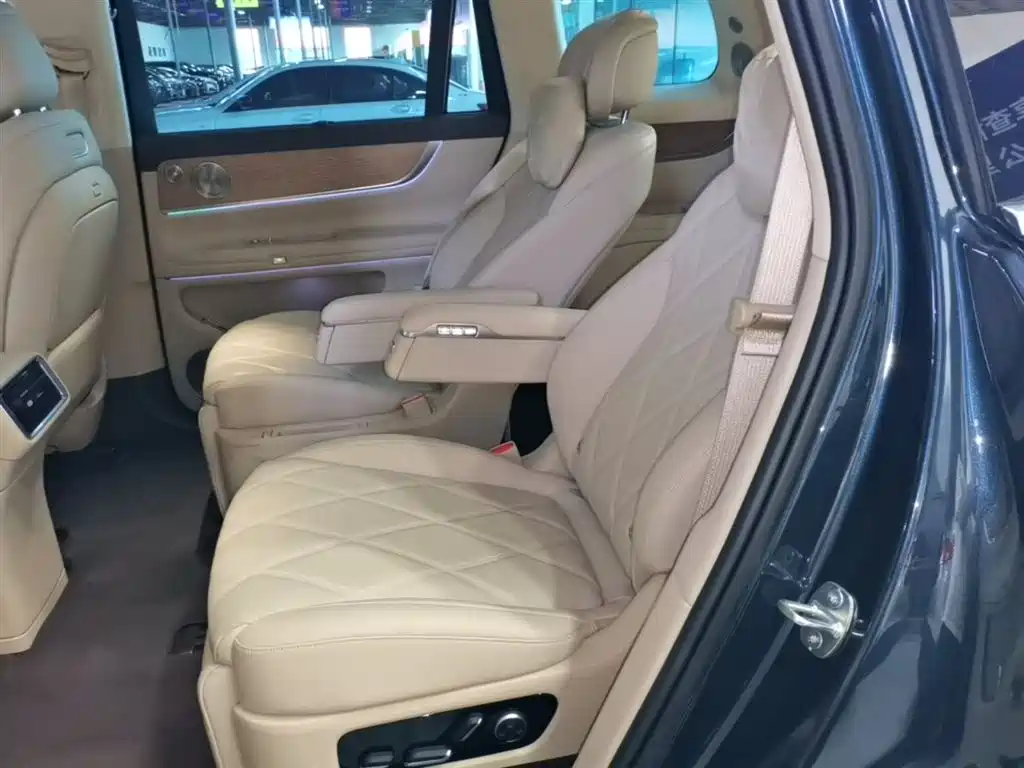 AITO Wenjie AITO M9 2025 Extended Range Ultra 52kWh 6-Seater фото 17