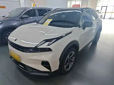 Lynk & Co 06