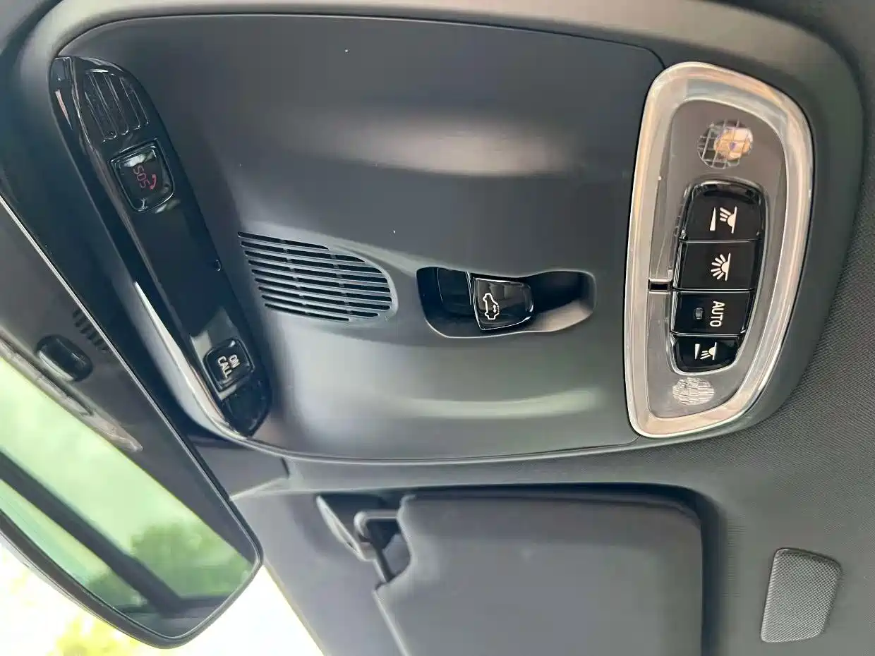 Фото 4 - Volvo S90