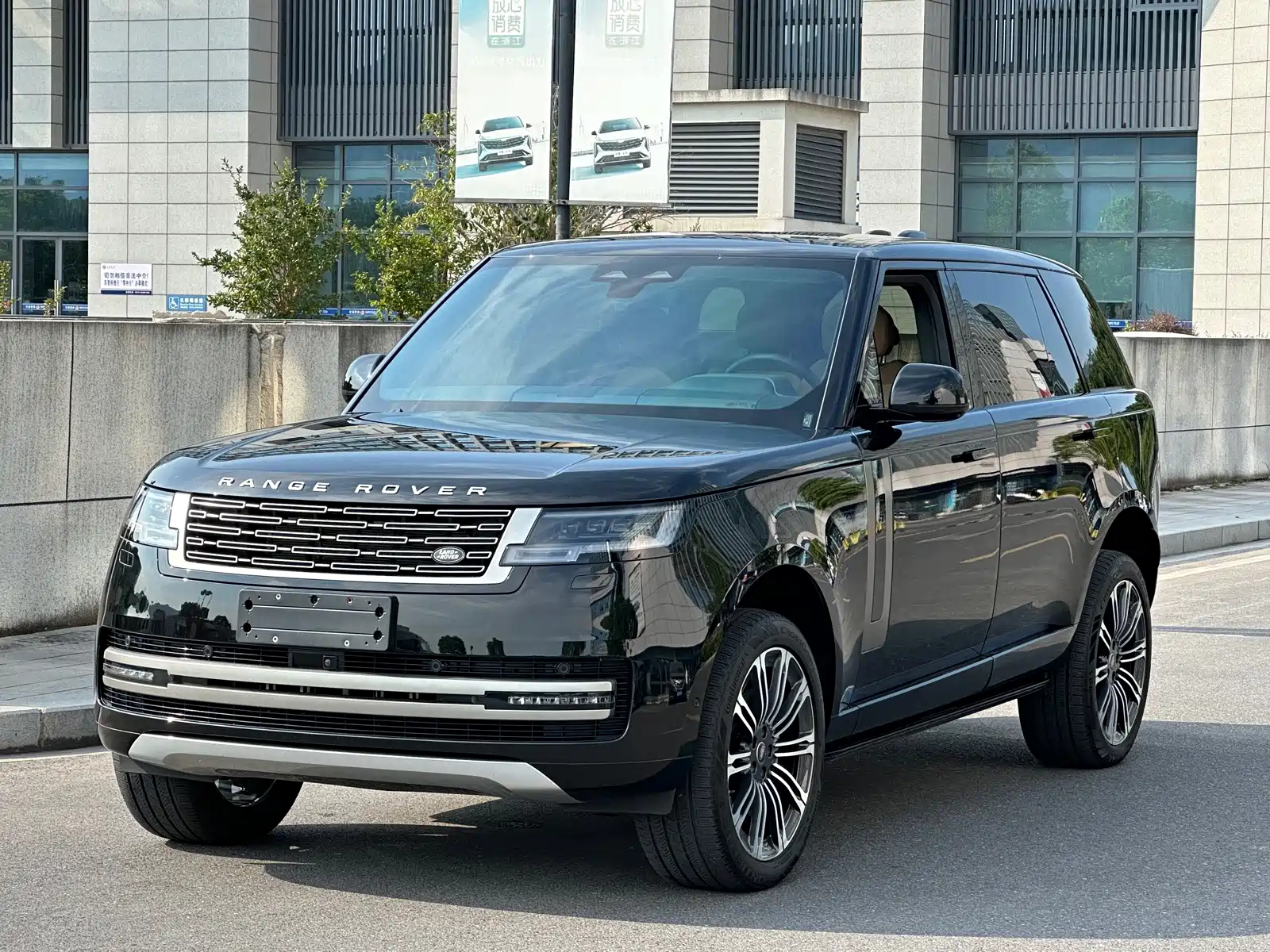 Фото 1 - Land Rover Range Rover