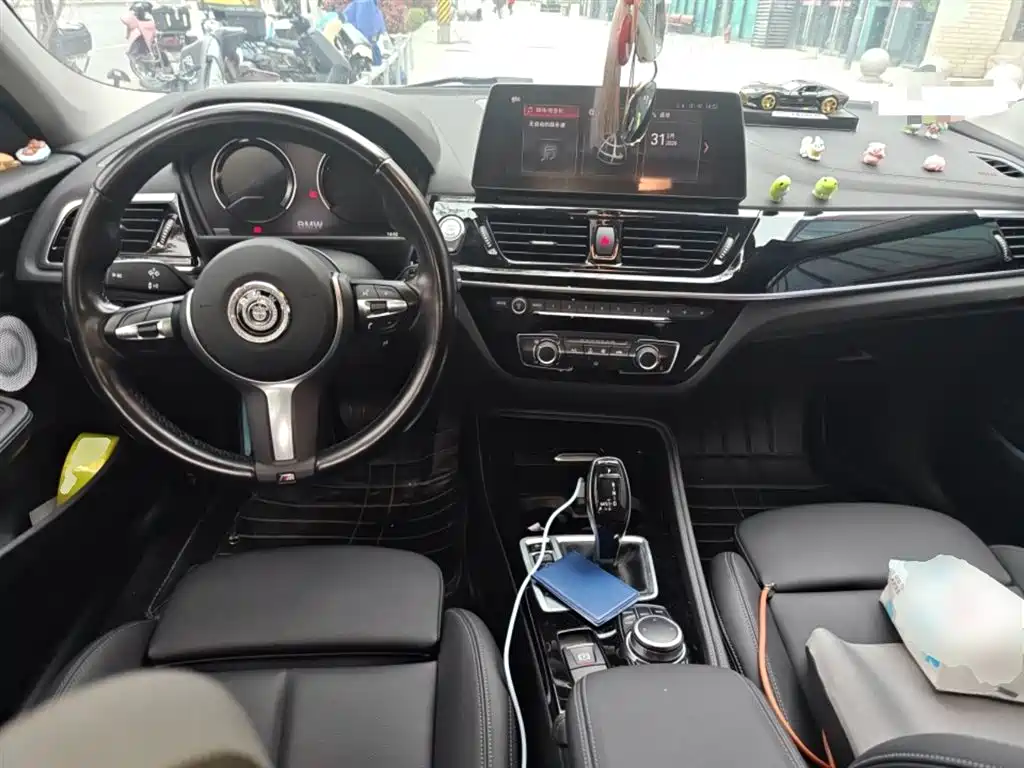 BMW 1 Series 2022 120i M Sport Shadow Edition фото 5