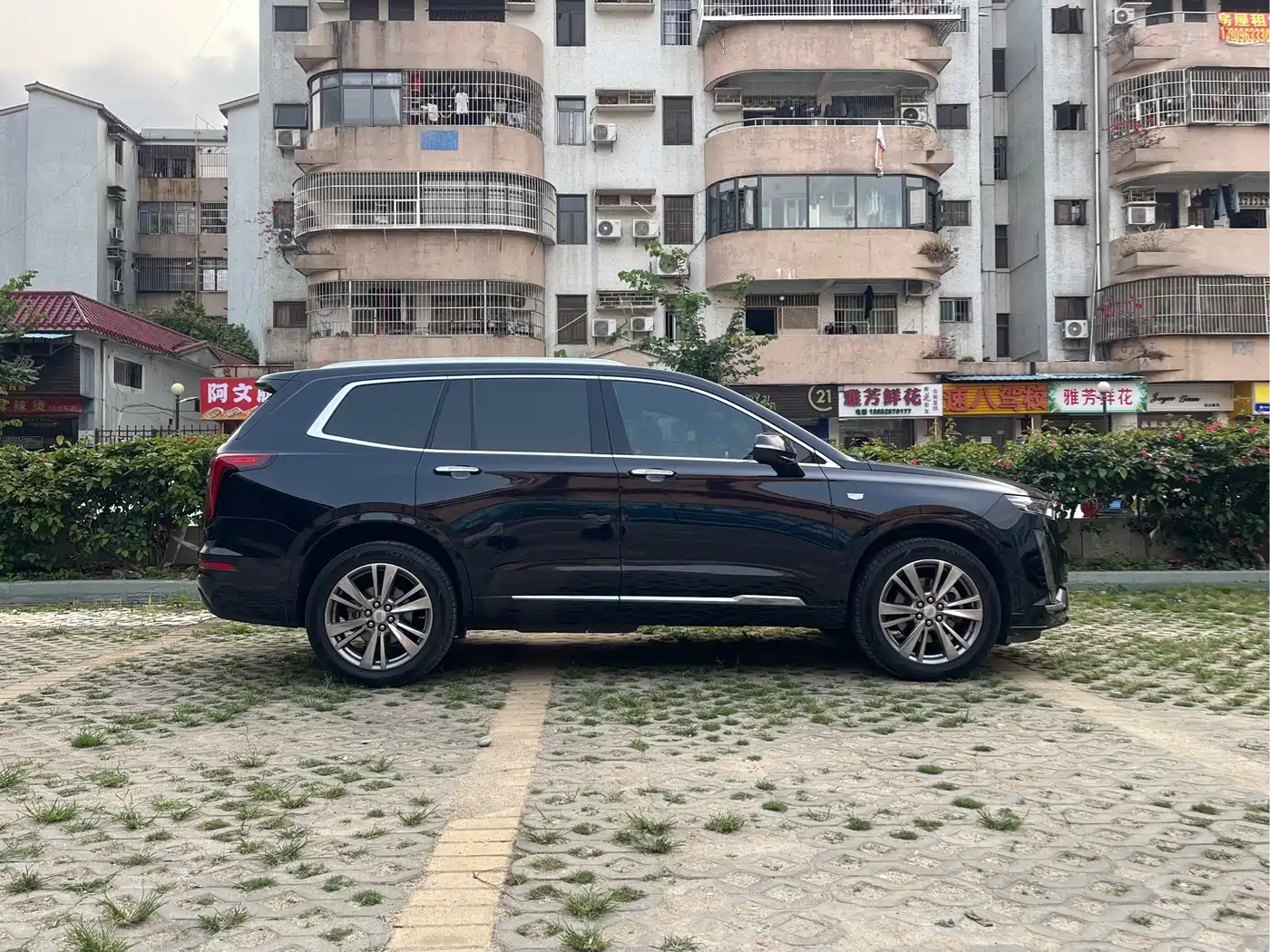 CADILLAC XT6