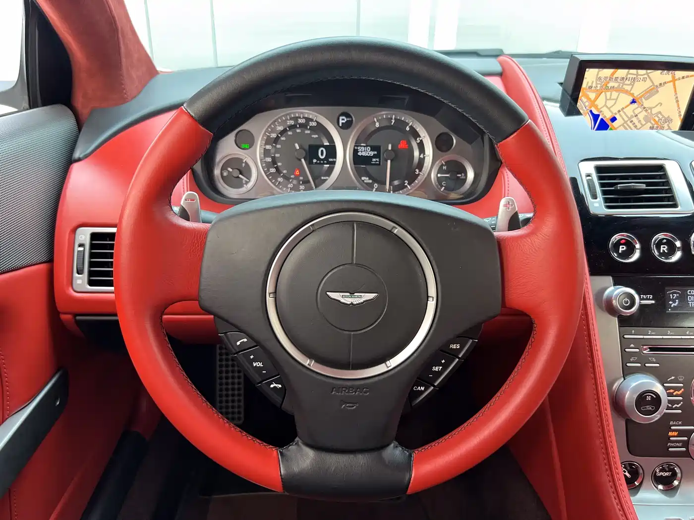 Aston Martin DB9 2013 6.0L Coupe фото 3