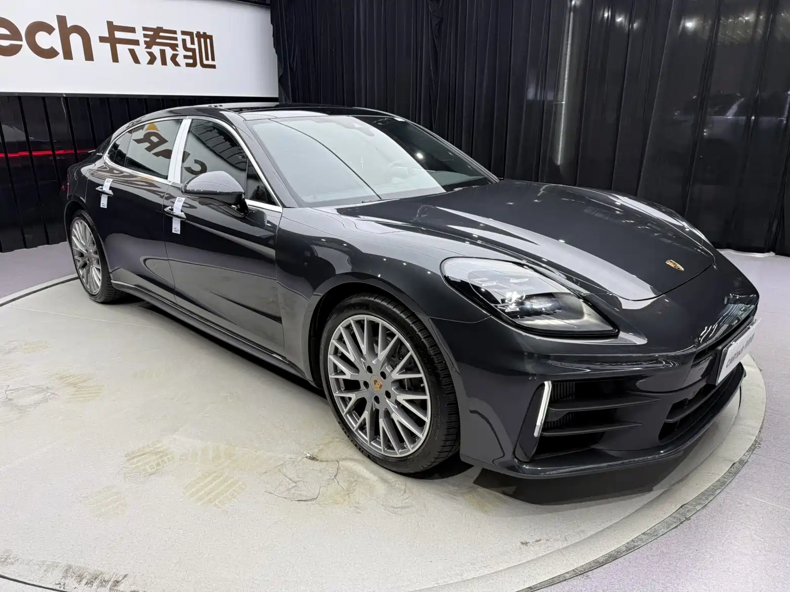 Photo 16 - Porsche Panamera
