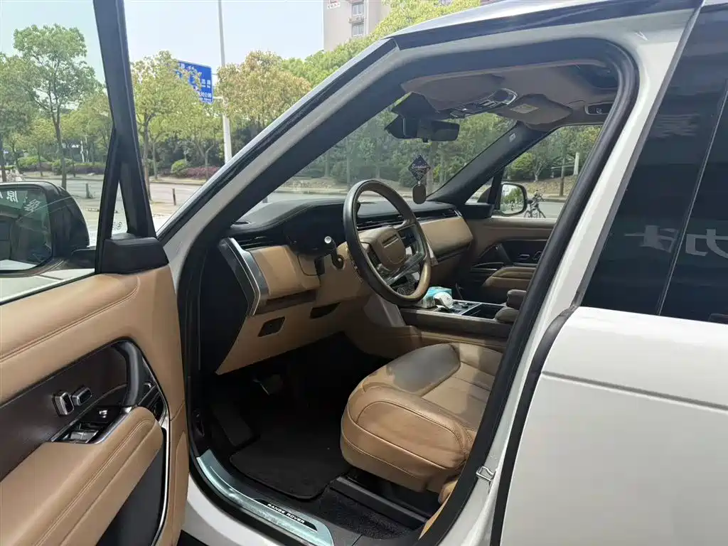 Land Rover Range Rover 2023 3.0 L6 400PS Genesis Extended Version фото 2