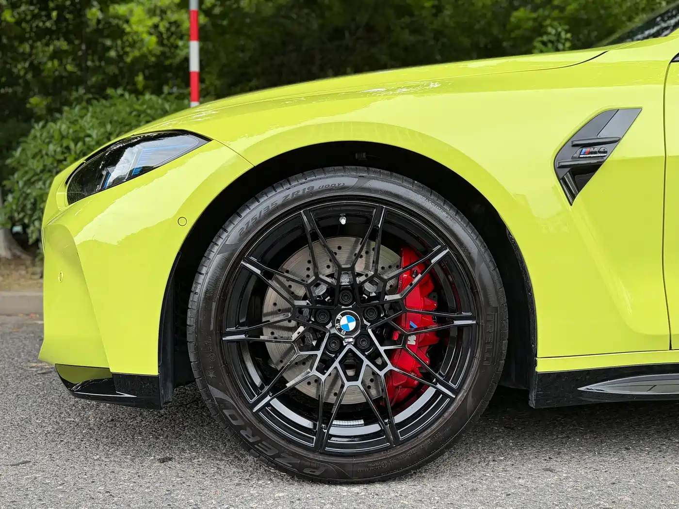 BMW M4 2024 BMW M4 Coupe M xDrive Competition фото 13