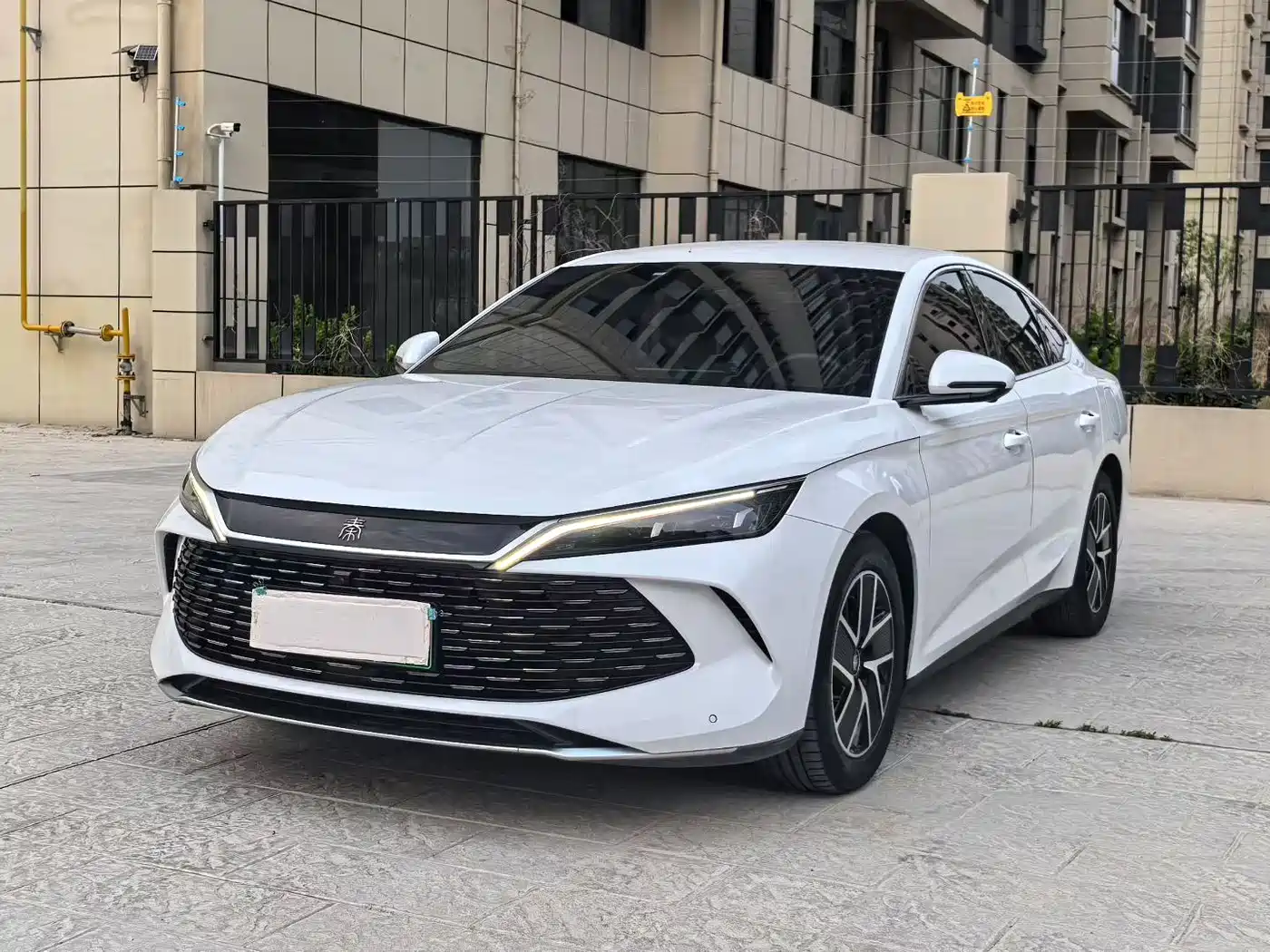 BYD Qin L 2024 DM-i 80KM Leading Edition