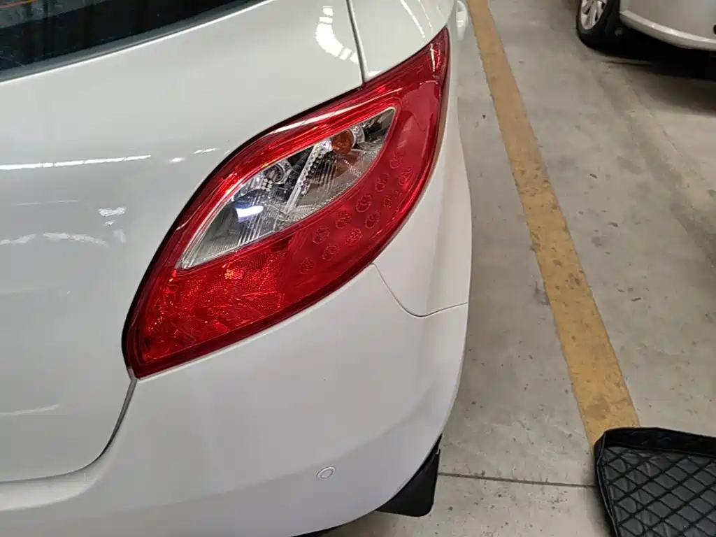 Mazda 2 2015 2012 Hatchback Dynamic 1.5L Automatic Value Edition