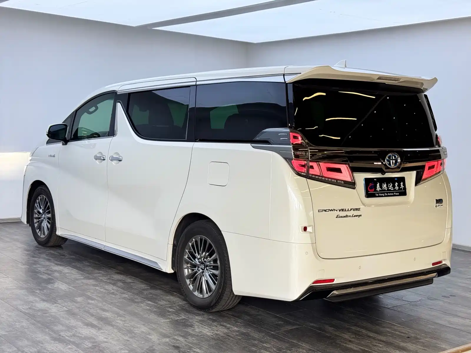 Фото 5 - Toyota Vellfire