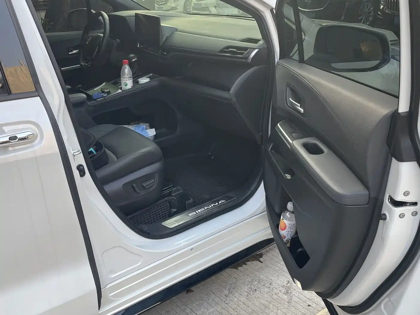 Toyota Sienna 2025 2024 2.5L Hybrid 4WD Premium Edition