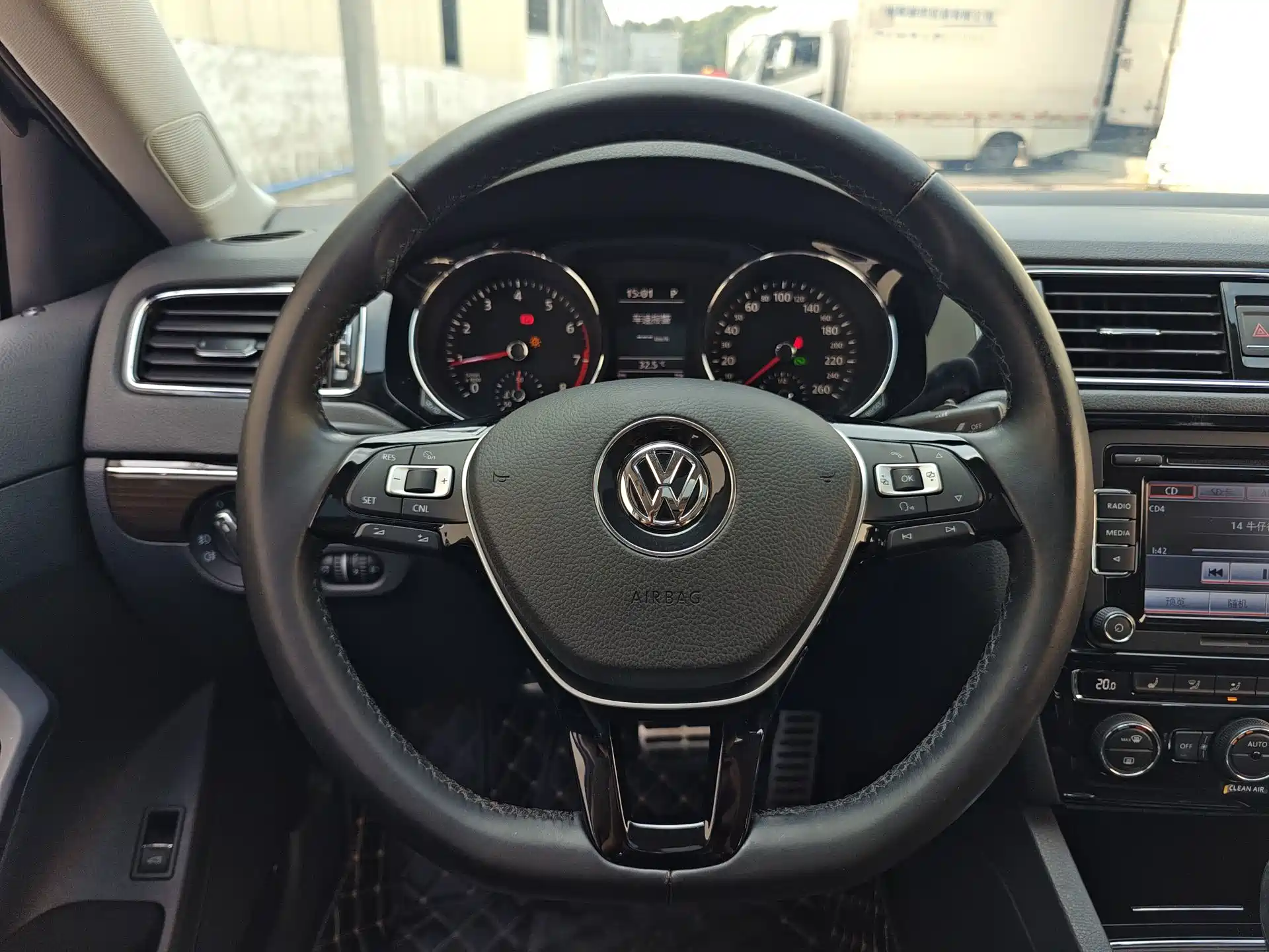 Фото 24 - Volkswagen Sagitar