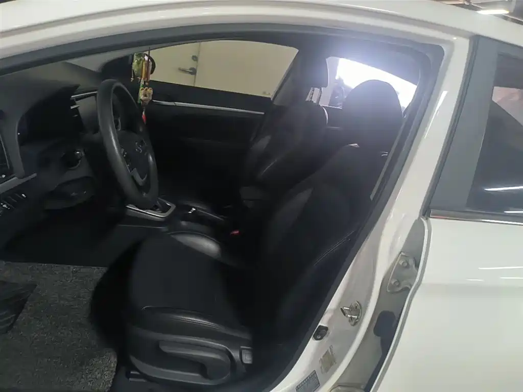 Hyundai Elantra 2018 1.6L Automatic 15th Anniversary Special Edition фото 15