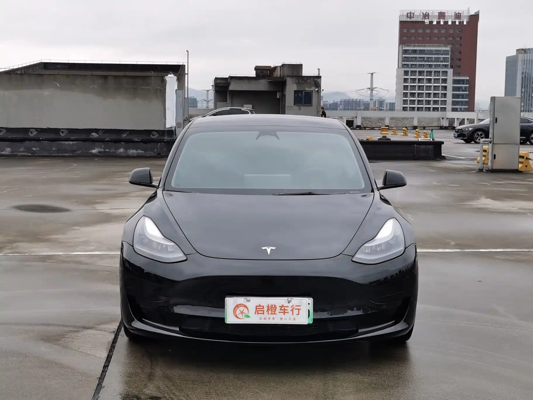 Фото 2 - Tesla Model 3