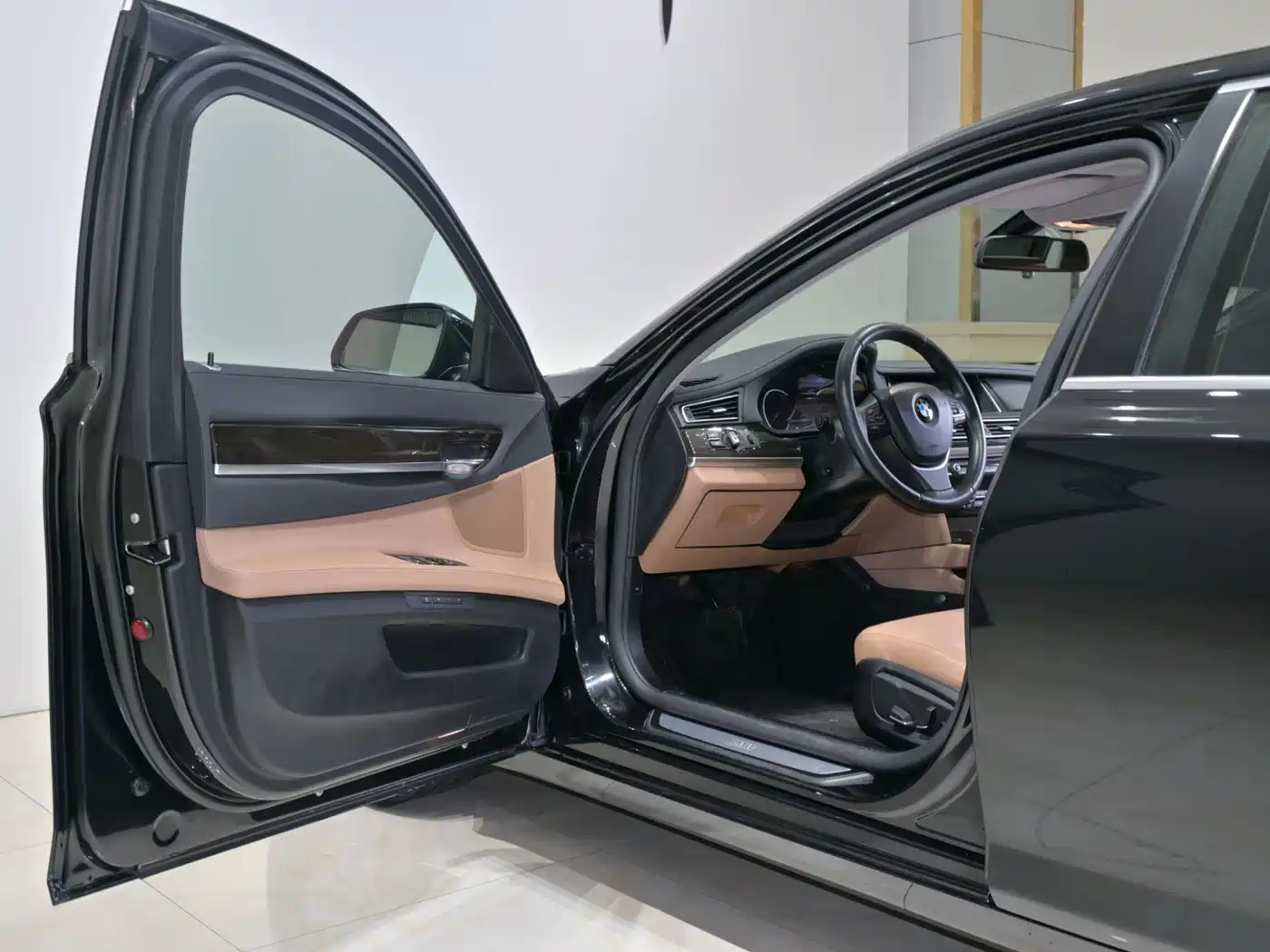 BMW 7 Series 2013 Model 730Li Leading фото 8