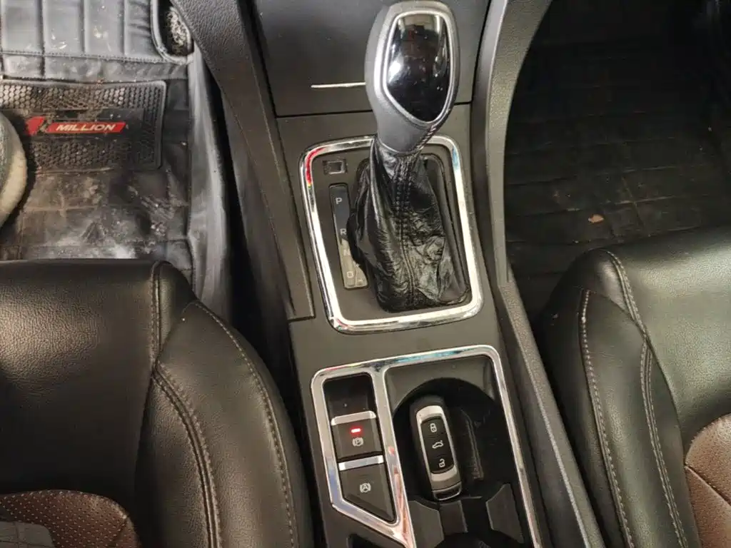Фото 14 - Geely Emgrand