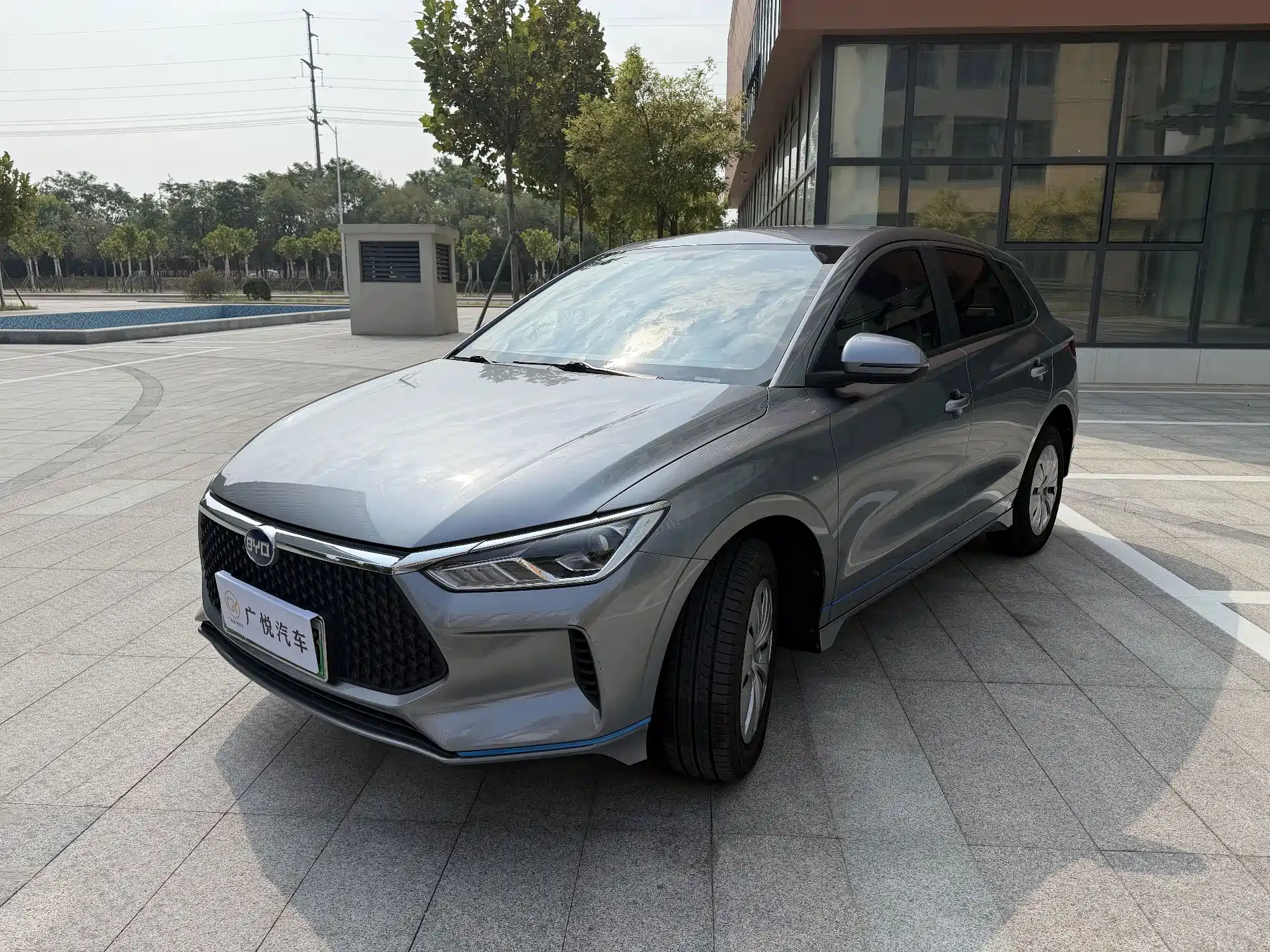 Фото 2 - BYD e2