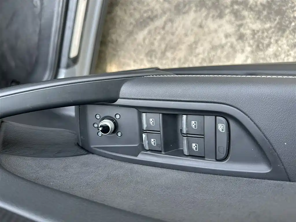 Audi Q5L Sportback 2021 40 TFSI Launch Special Edition фото 15