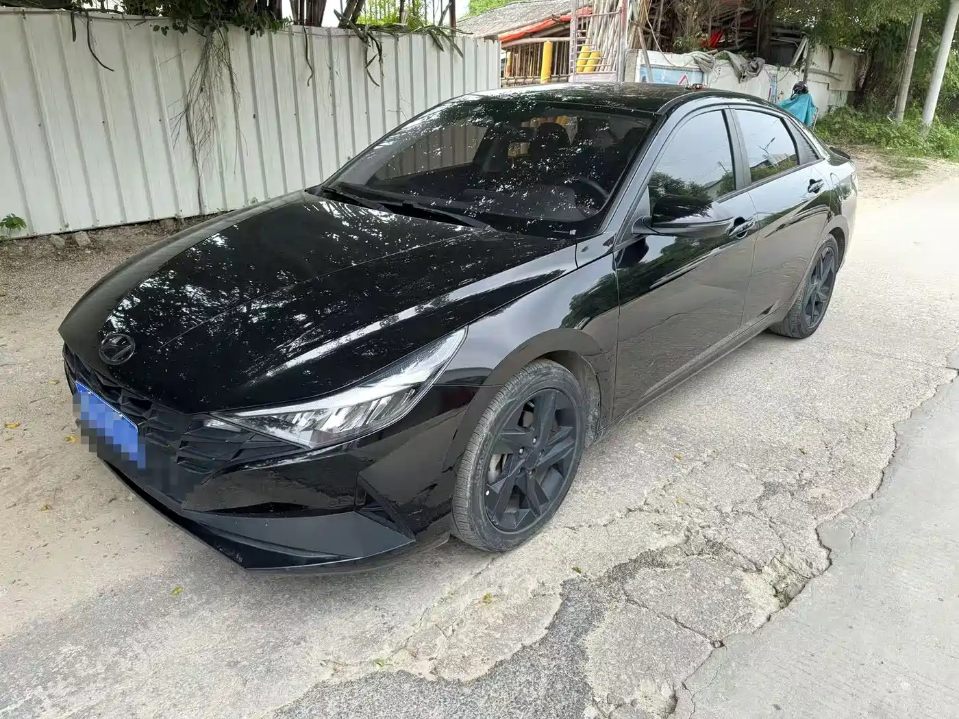 Hyundai Elantra 2022 1.5L CVT LUX Black Knight Limited Edition фото 5