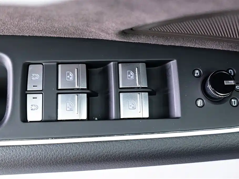 Audi A8 2025 A8L 45 TFSI quattro Luxury фото 17