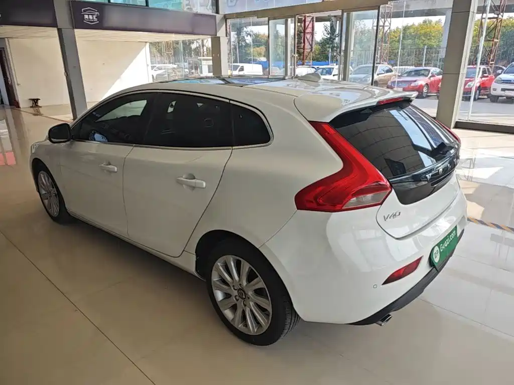صورة 5 - Volvo V40