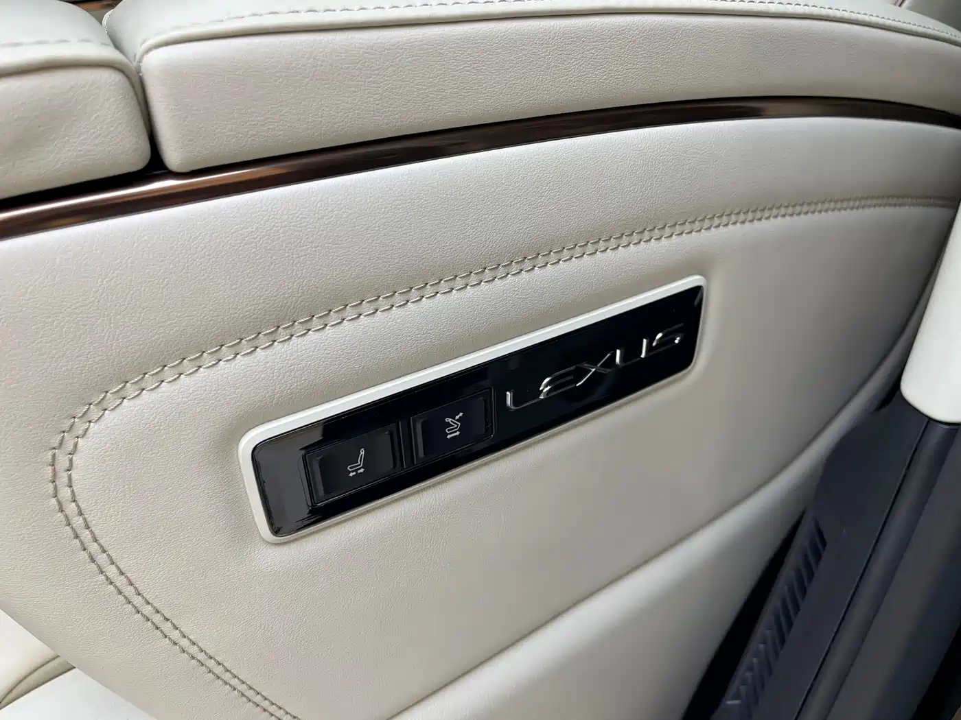 Lexus LM 2025 2023 500h 6-Seater Prestige Edition